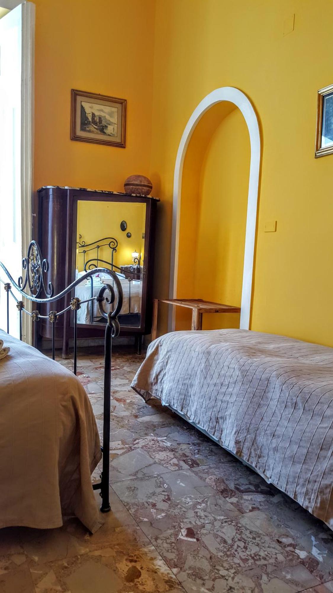 לינה וארוחת בוקר נאפולי A Casa Di Mamma חדר תמונה